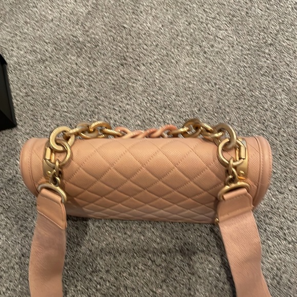 Chanel pink ombré handbag purse 10” x 7” with chain and fabric strap - Picture 4 of 9